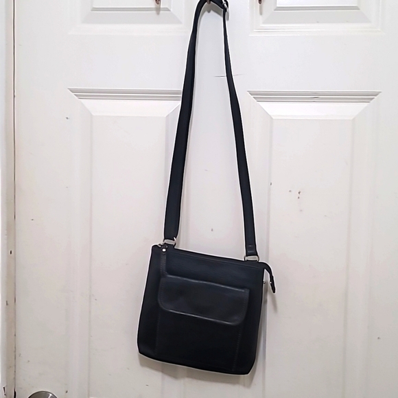 RELIC WOMEN'S SMALL CROSSBODY BAG/PURSE BLACK LEATHER - Picture 1 of 12